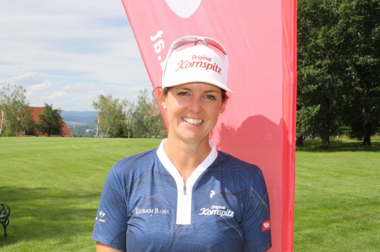 Christine Wolf siegt beim Hutchison Drei BCC Pro-AM